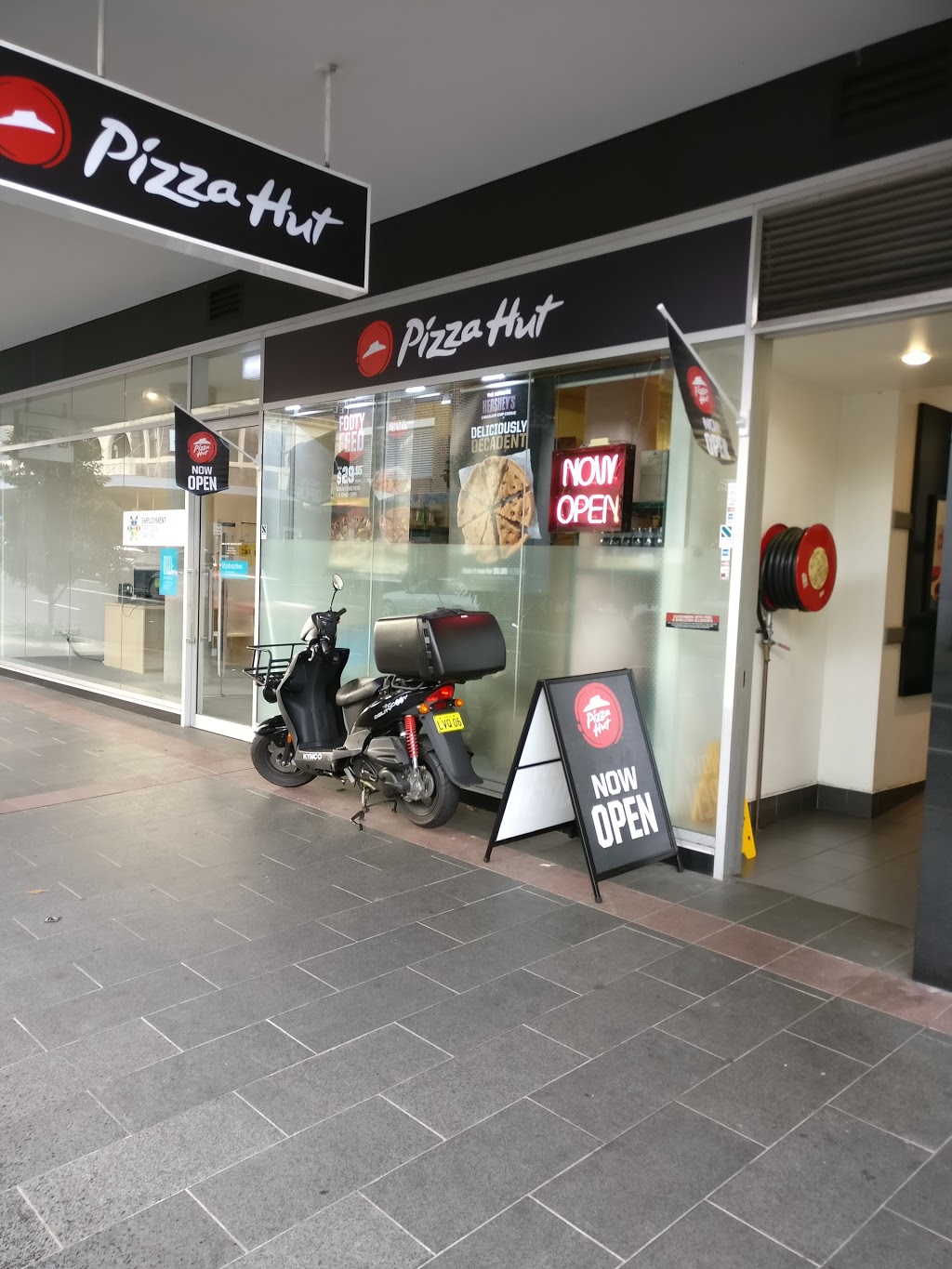 Pizza Hut Top Ryde | meal delivery | Shop 4/43 Blaxland Rd, Top Ryde NSW 2112, Australia | 131166 OR +61 131166