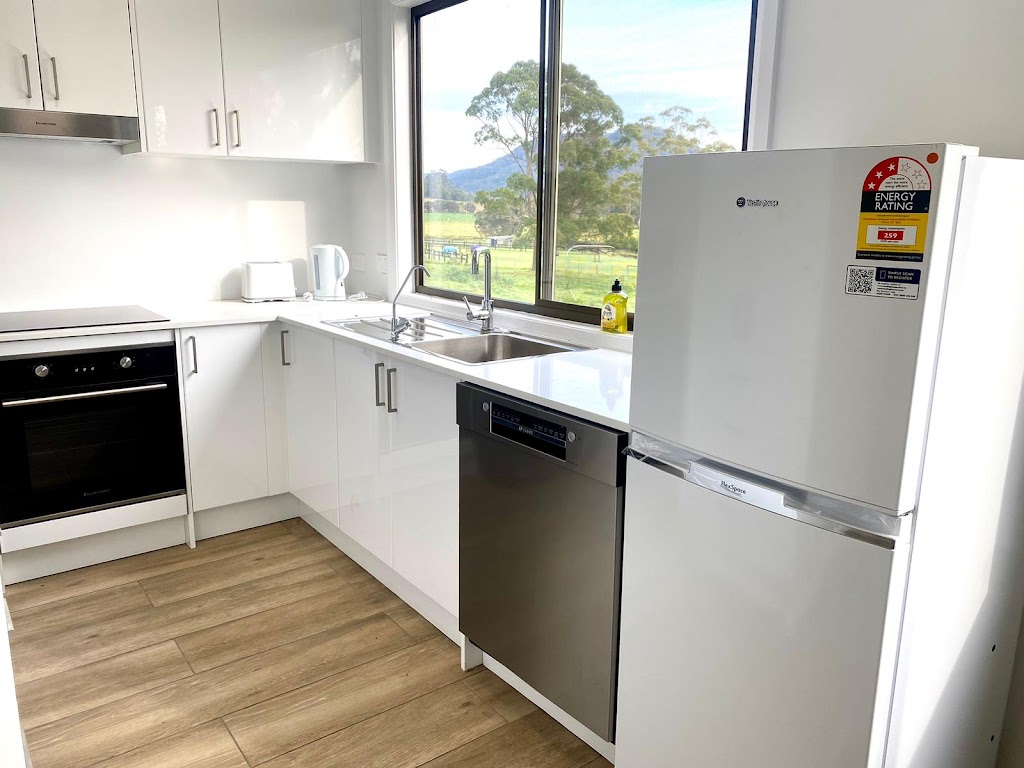 Cheeky Chooks Farm Stay Accommodation bnb | 37 Little Jilliby Rd, Little Jilliby NSW 2259, Australia | Phone: (02) 4472 6000