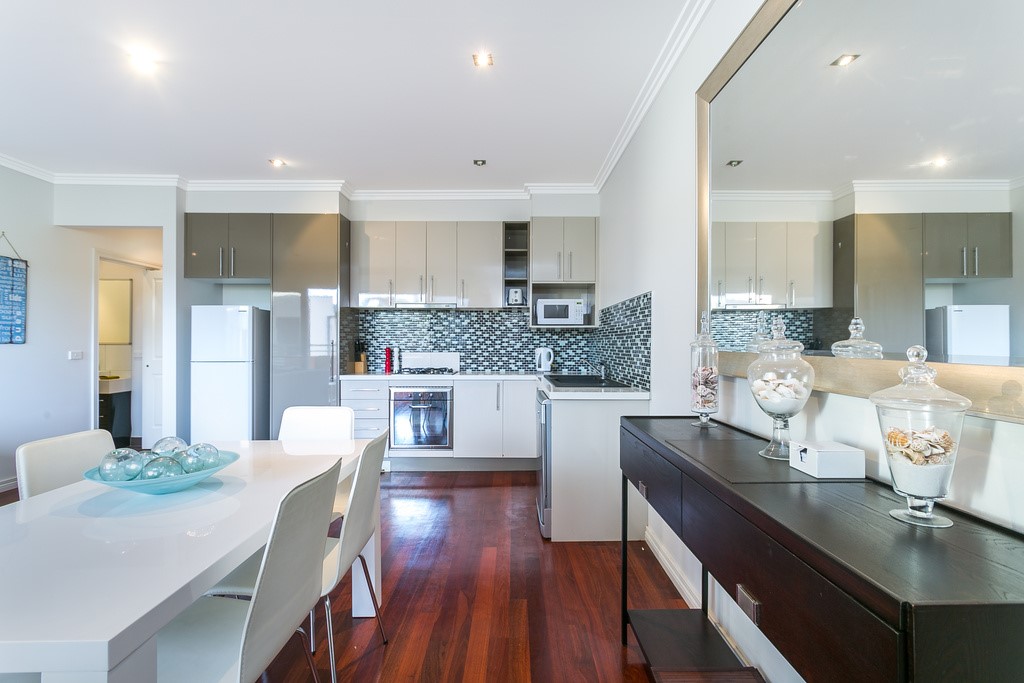 Ivys at Rosebud (now Capel Breeze Beach Apartment) | lodging | 4/1591 Point Nepean Rd, Capel Sound VIC 3940, Australia | 0410598077 OR +61 410 598 077