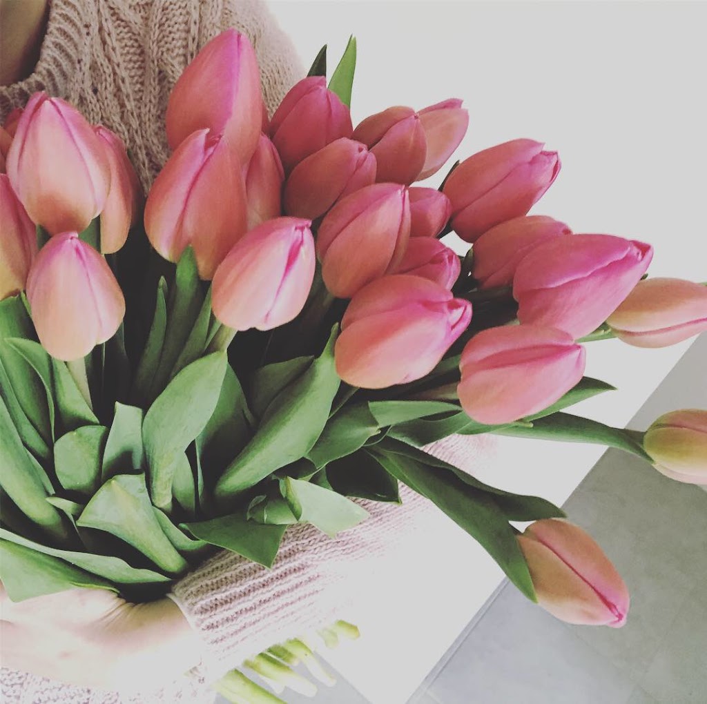The Flower Look ???? | Same Day Flower Delivery Yanchep | Online | florist | Benenden Ave, Butler WA 6036, Australia
