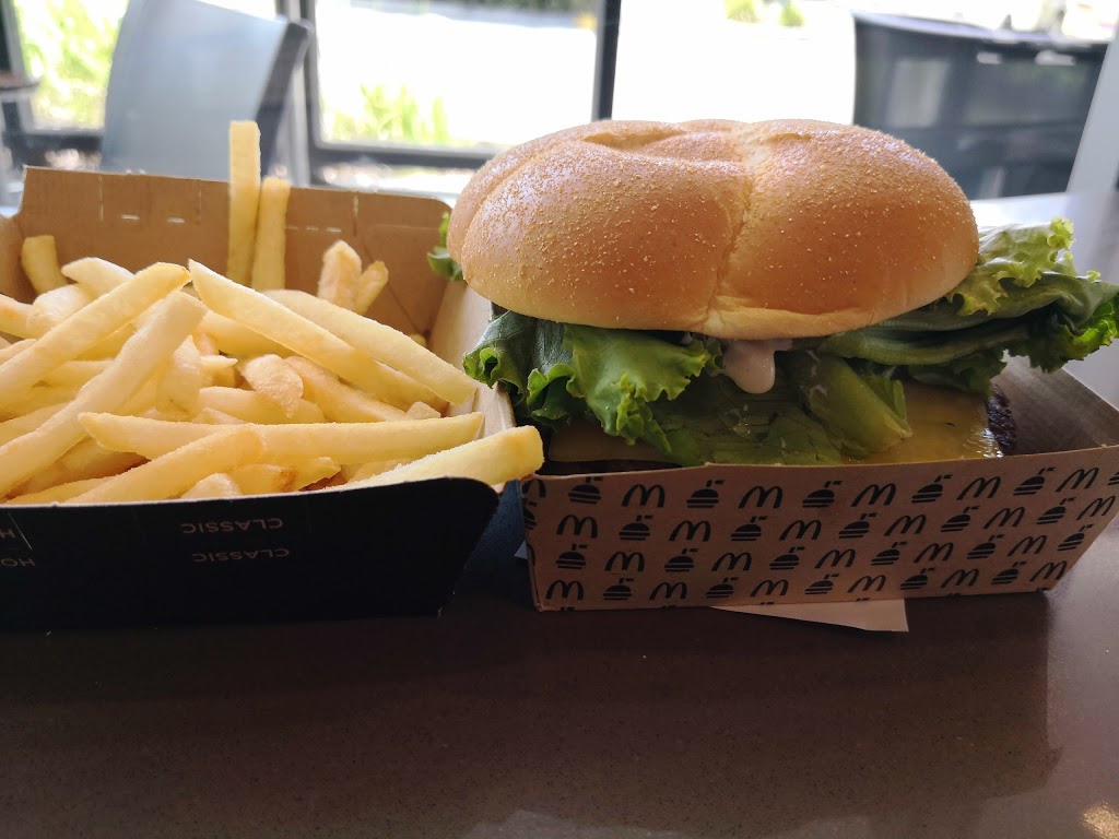 McDonalds Clontarf | meal takeaway | 4 Oasis Ct, Clontarf QLD 4019, Australia | 0732838260 OR +61 7 3283 8260