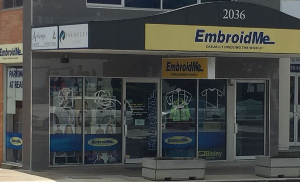 EmbroidMe Mt Gravatt | clothing store | 2036 Logan Rd, Upper Mount Gravatt QLD 4122, Australia | 0734203900 OR +61 7 3420 3900