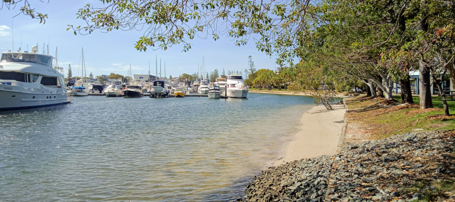 Gold Coast Fishing Spots - Pointsettia Park | park | Marina Cres, Hollywell QLD 4216, Australia