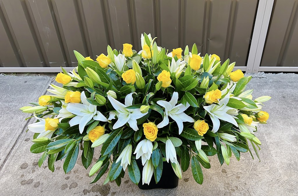 G & S Flowers | 279 Taylors Rd, Kings Park VIC 3021, Australia | Phone: 0411 079 979