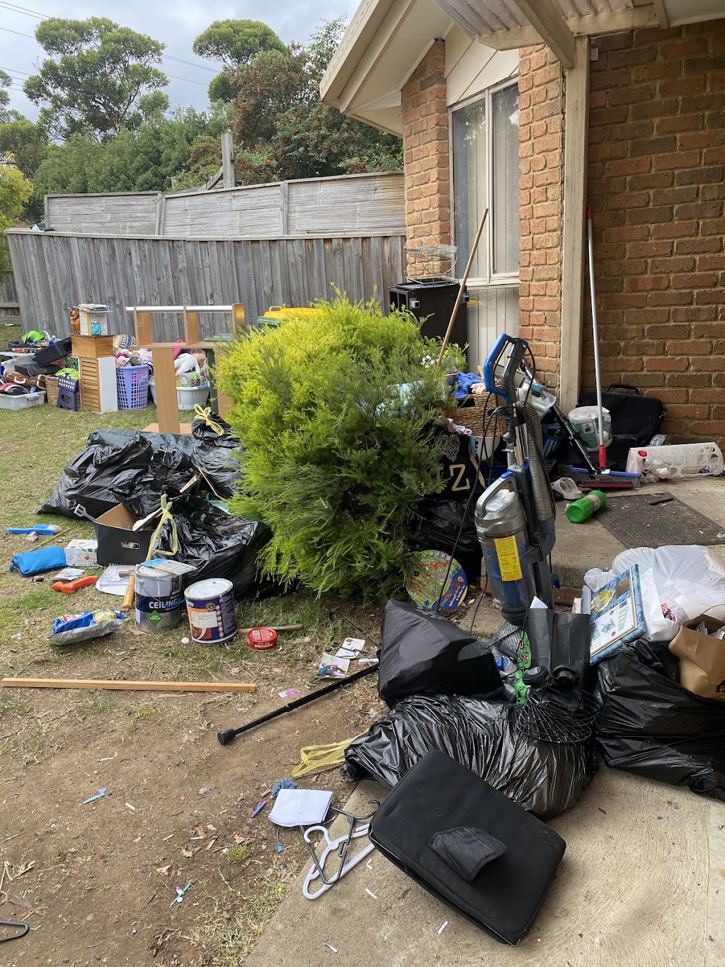 Matt James Rubbish Removals | 2 Michelle Ave, Watsonia North VIC 3087, Australia | Phone: 0419 517 757