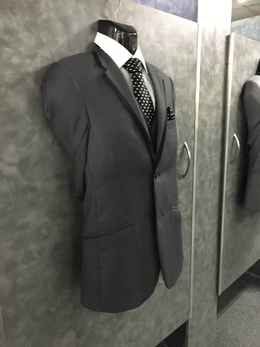 Suits Direct | 172 Brisbane Rd, Mooloolaba QLD 4557, Australia | Phone: (07) 5444 0204