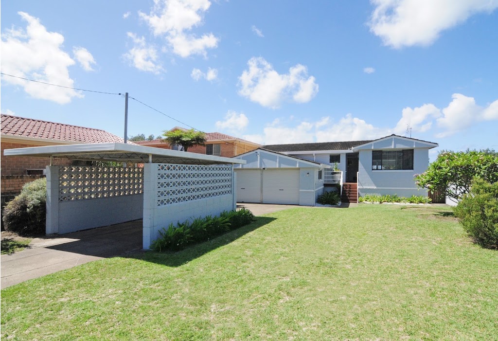 Bella Blu Beach House Vincentia | 126 Elizabeth Dr, Vincentia NSW 2540, Australia | Phone: (203) 803-8322