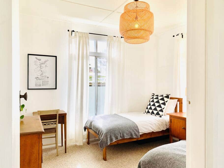 Katoomba Holiday | 28 Acacia St, Katoomba NSW 2780, Australia | Phone: 0422 337 982