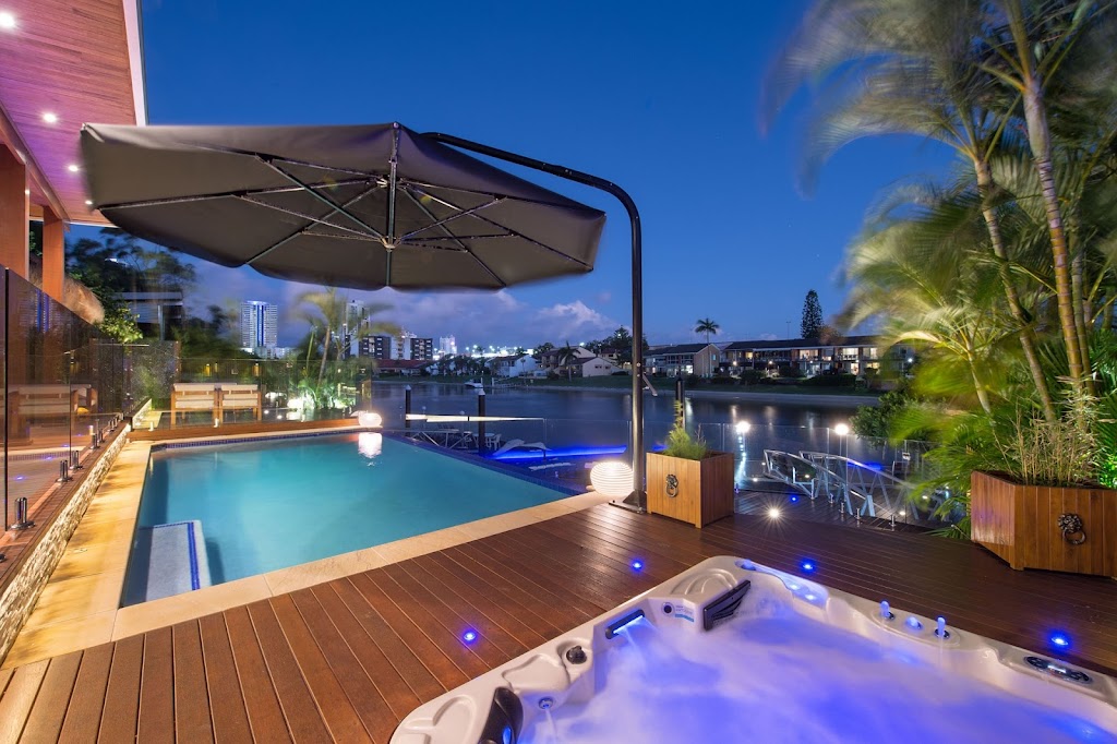 Vogue Holiday Homes Gold Coast | 1/1 Sunshine Blvd, Broadbeach Waters QLD 4218, Australia | Phone: (07) 4801 6309
