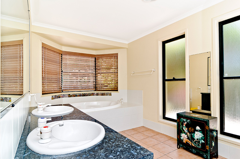 Noosa Edge Sensual Retreat | 2 Livistona Dr, Doonan QLD 4562, Australia | Phone: 0414 410 114