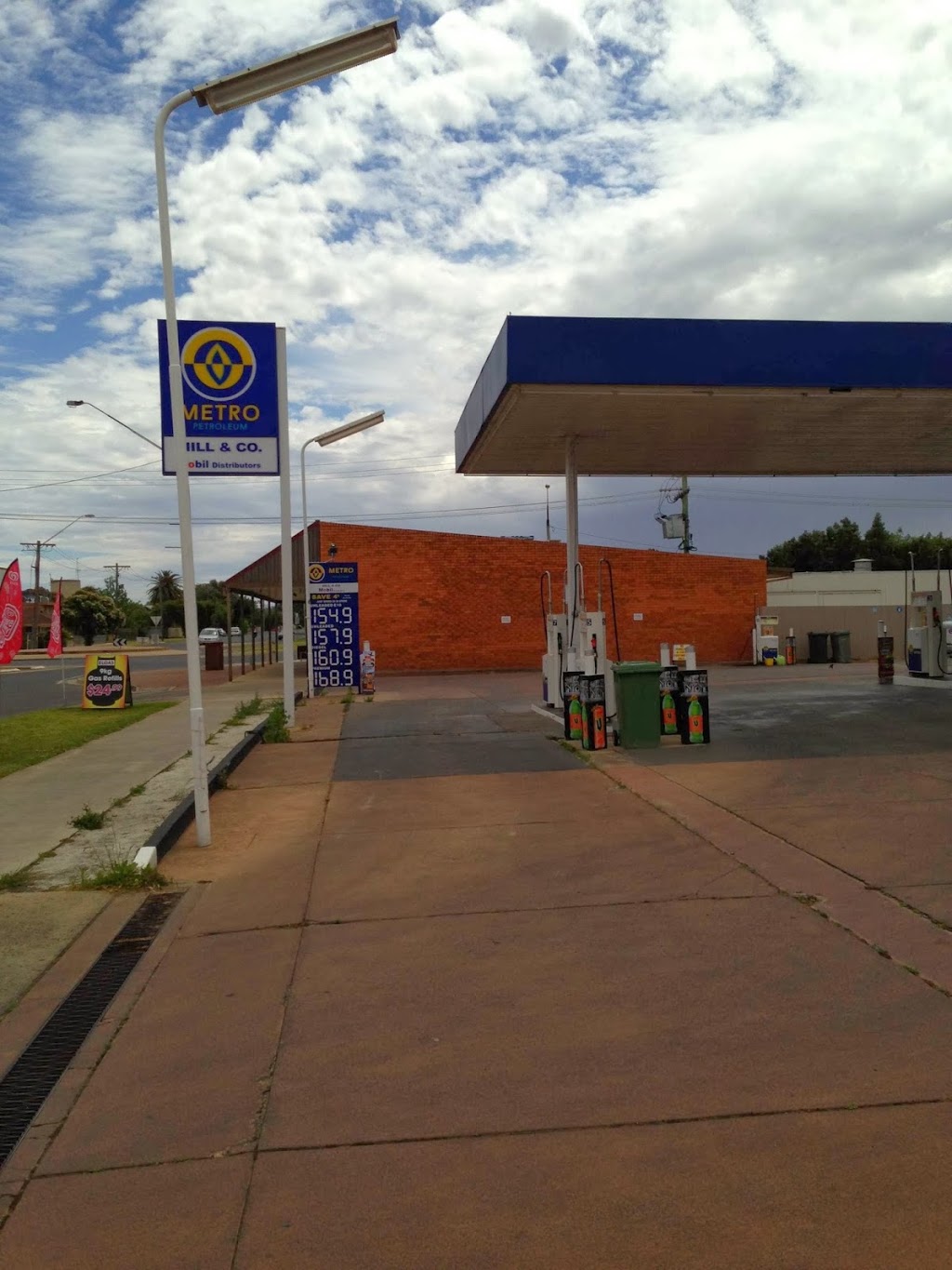 Metro Petroleum | gas station | 375 Cressy St, Deniliquin NSW 2710, Australia | 0358812181 OR +61 3 5881 2181