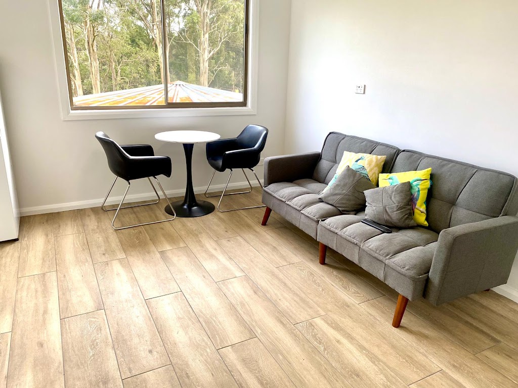 Cheeky Chooks Farm Stay Accommodation bnb | 37 Little Jilliby Rd, Little Jilliby NSW 2259, Australia | Phone: (02) 4472 6000