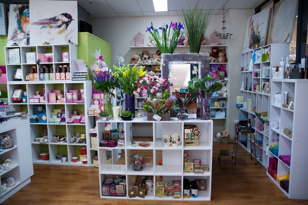 The Flower House | florist | Shop 3, Parks Centre, 22/3 Brittain Road, Carey Park WA 6230, Australia | 0897913100 OR +61 8 9791 3100