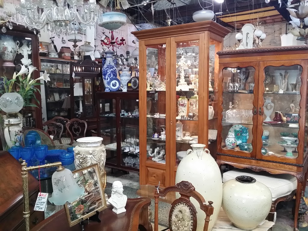 De Bretts Antique Market | home goods store | 646 Mt Alexander Rd, Moonee Ponds VIC 3039, Australia | 0393701855 OR +61 3 9370 1855