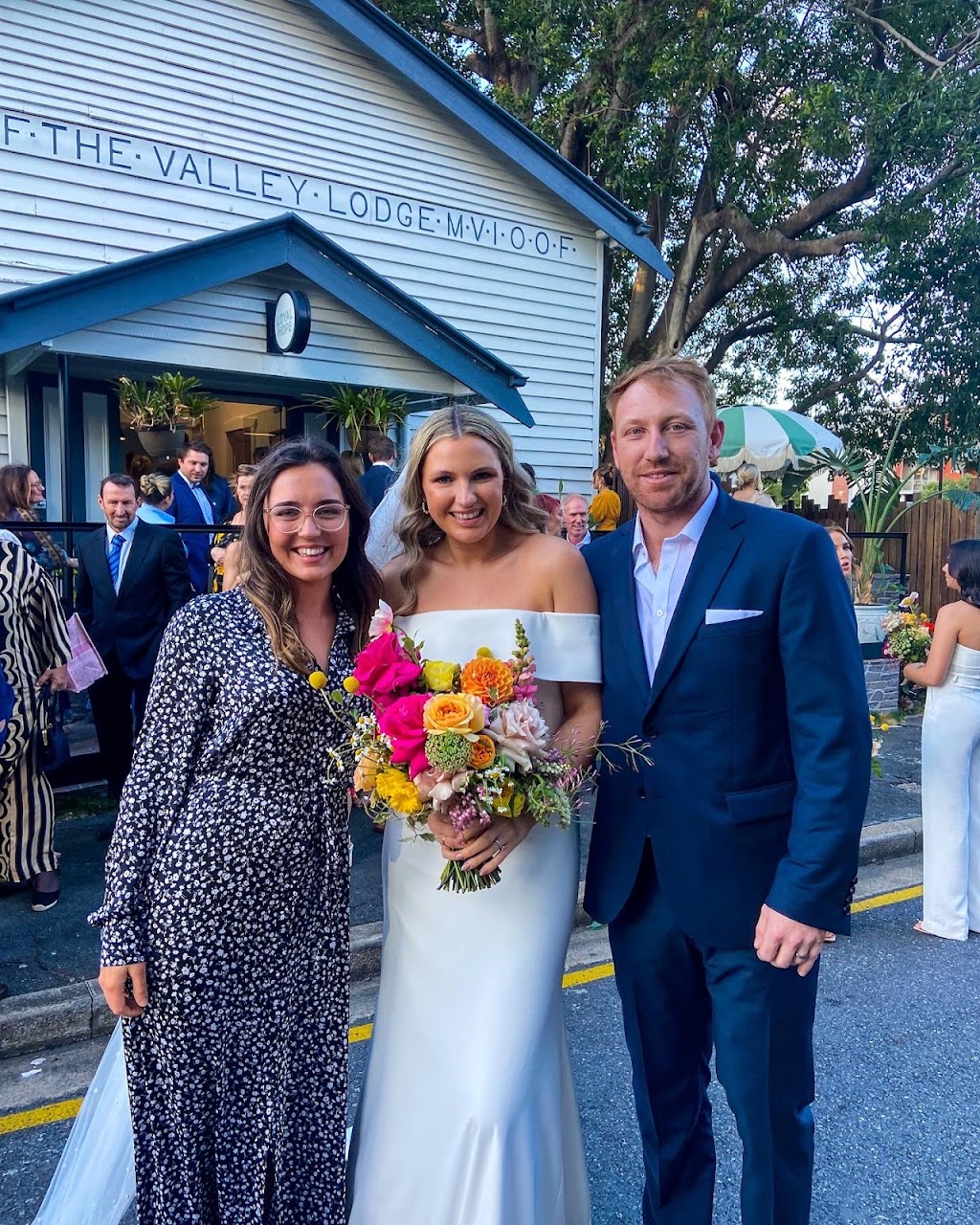 Love by Lara Celebrant and MC | Pacific Parade, Currumbin QLD 4223, Australia | Phone: 0403 836 659
