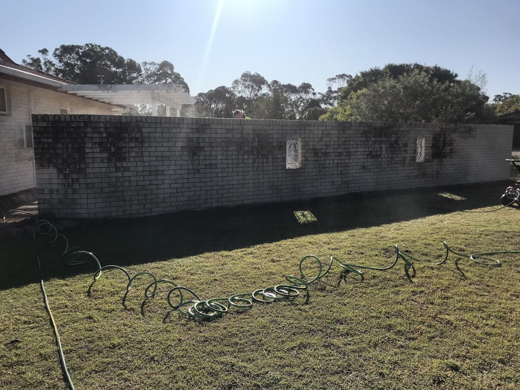 The guttering cleaning man | 4 Cavill Ave, Forster NSW 2428, Australia | Phone: 0432 611 772