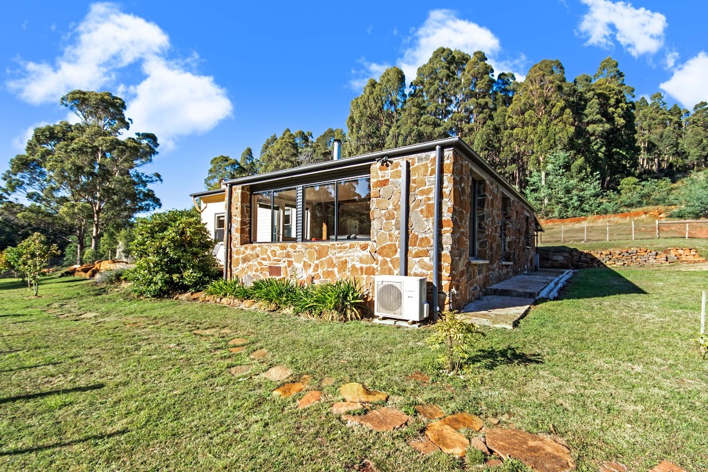 Naivasha Cottage | 210 Wadleys Rd, Reedy Marsh TAS 7304, Australia | Phone: 0401 450 821