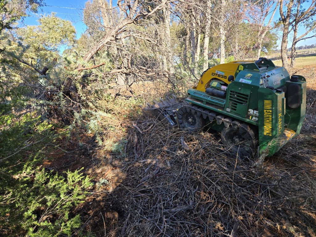Shepparton mini diggers and landscaping | 1282 Lancaster-Mooroopna Rd, Mooroopna North VIC 3629, Australia | Phone: 0447 772 974