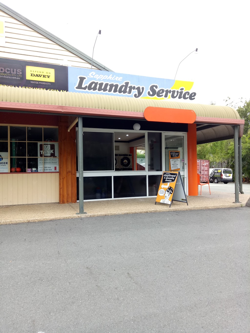 Sapphire Laundromat & Laundry Service | 7/39 Main St, Samford QLD 4520, Australia | Phone: 0409 997 955