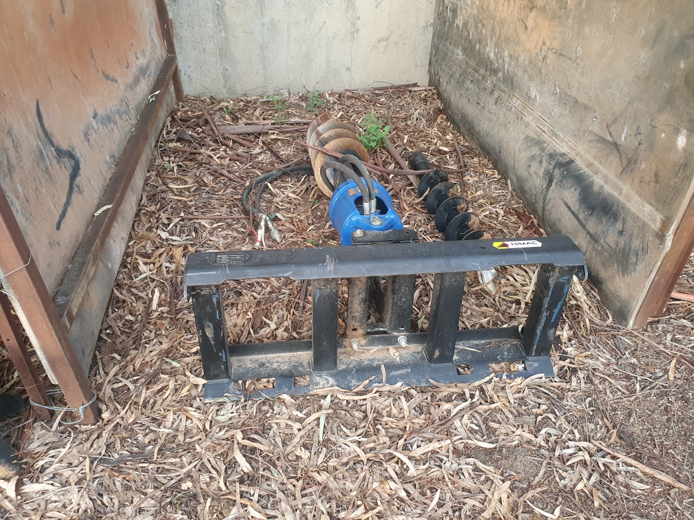 Maccas Bobcat Services | 6 Hume St, Warren NSW 2824, Australia | Phone: 0428 889 657