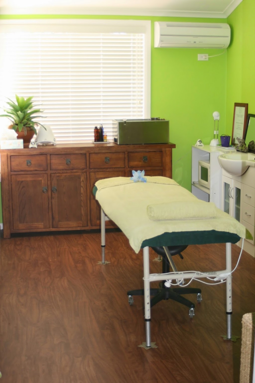 Marinas Massage Therapy | health | 78 Woy Woy Rd, Woy Woy NSW 2256, Australia | 0418432029 OR +61 418 432 029