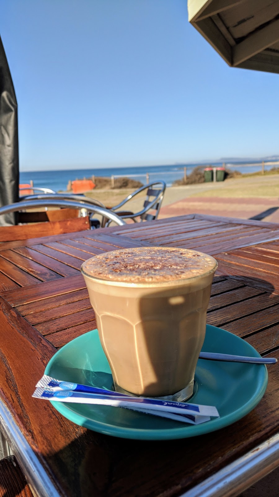 Surfside Snax | cafe | Ted Rafferty Cycleway, Norah Head NSW 2263, Australia | 0243974044 OR +61 2 4397 4044