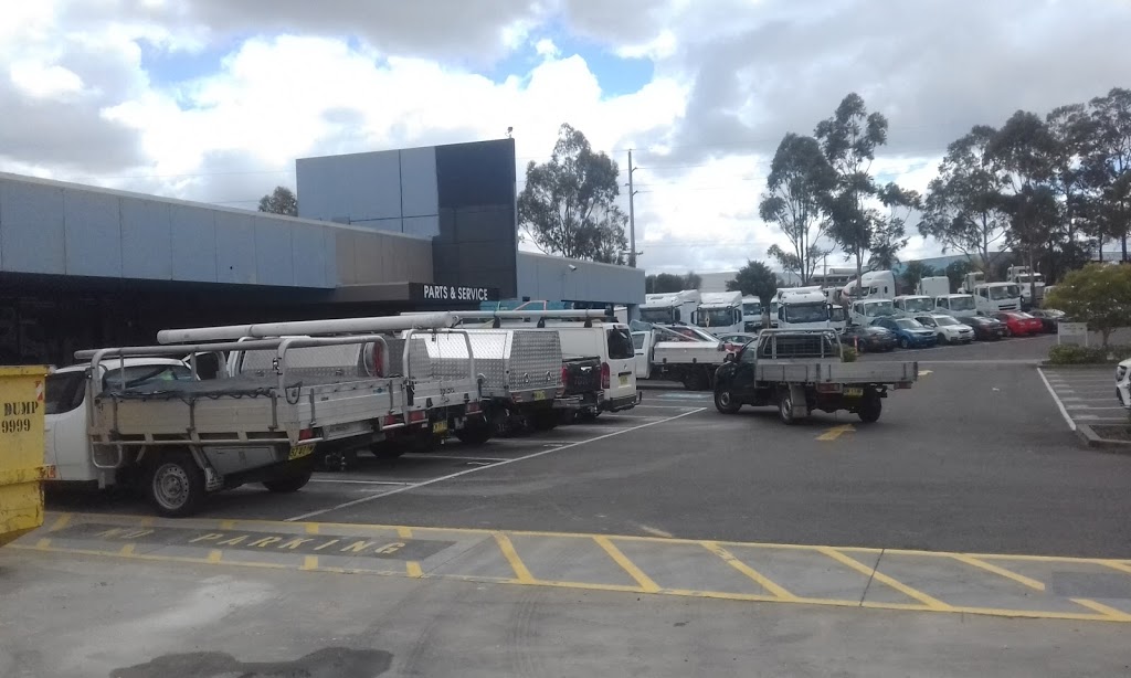 Daimler Trucks Huntingwood | 10 Decker Pl, Huntingwood NSW 2148, Australia | Phone: (02) 8822 4800