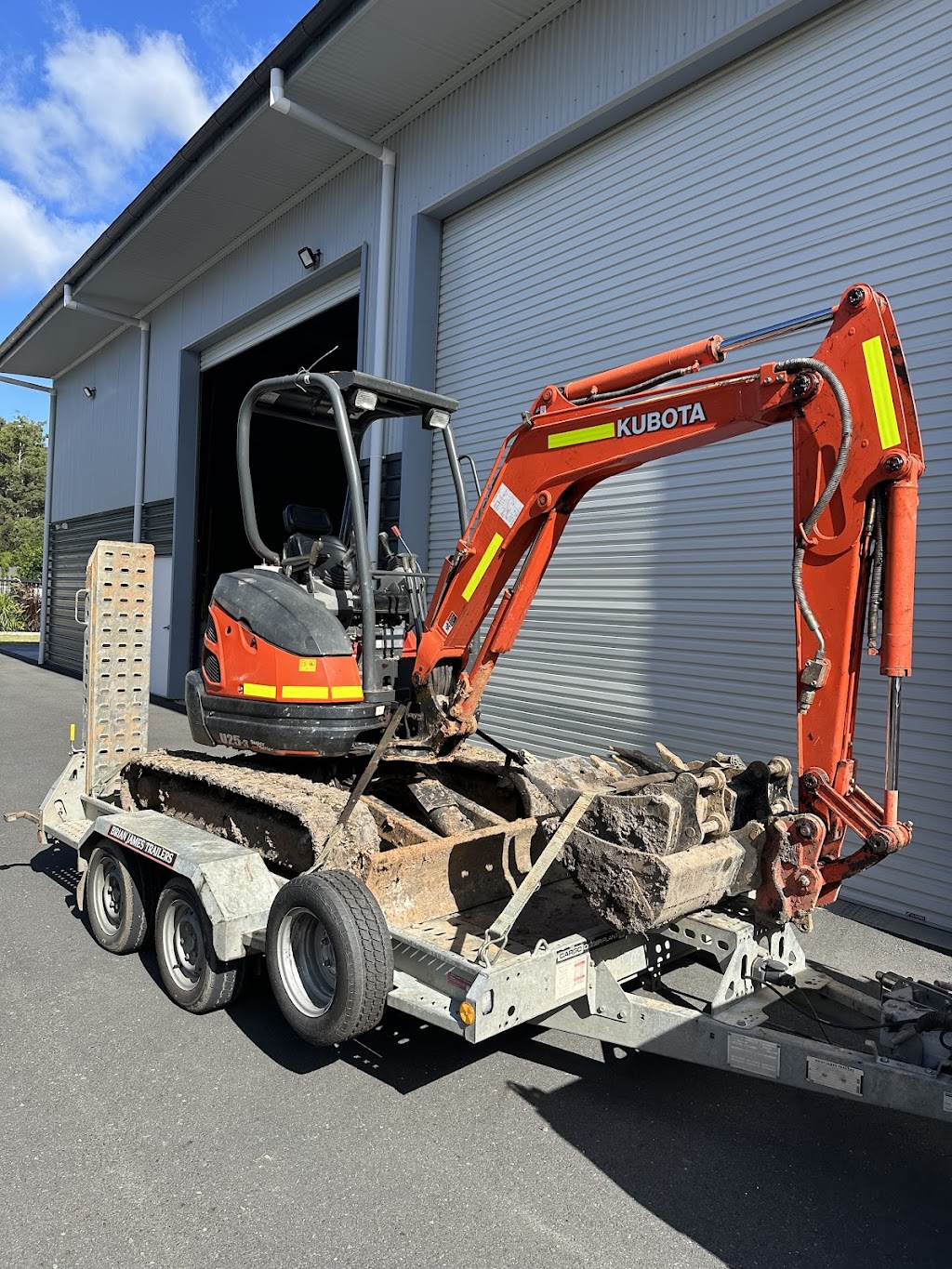 Crowley Hire | 22A Orontes Cl, Sancrox NSW 2446, Australia | Phone: 0401 728 224