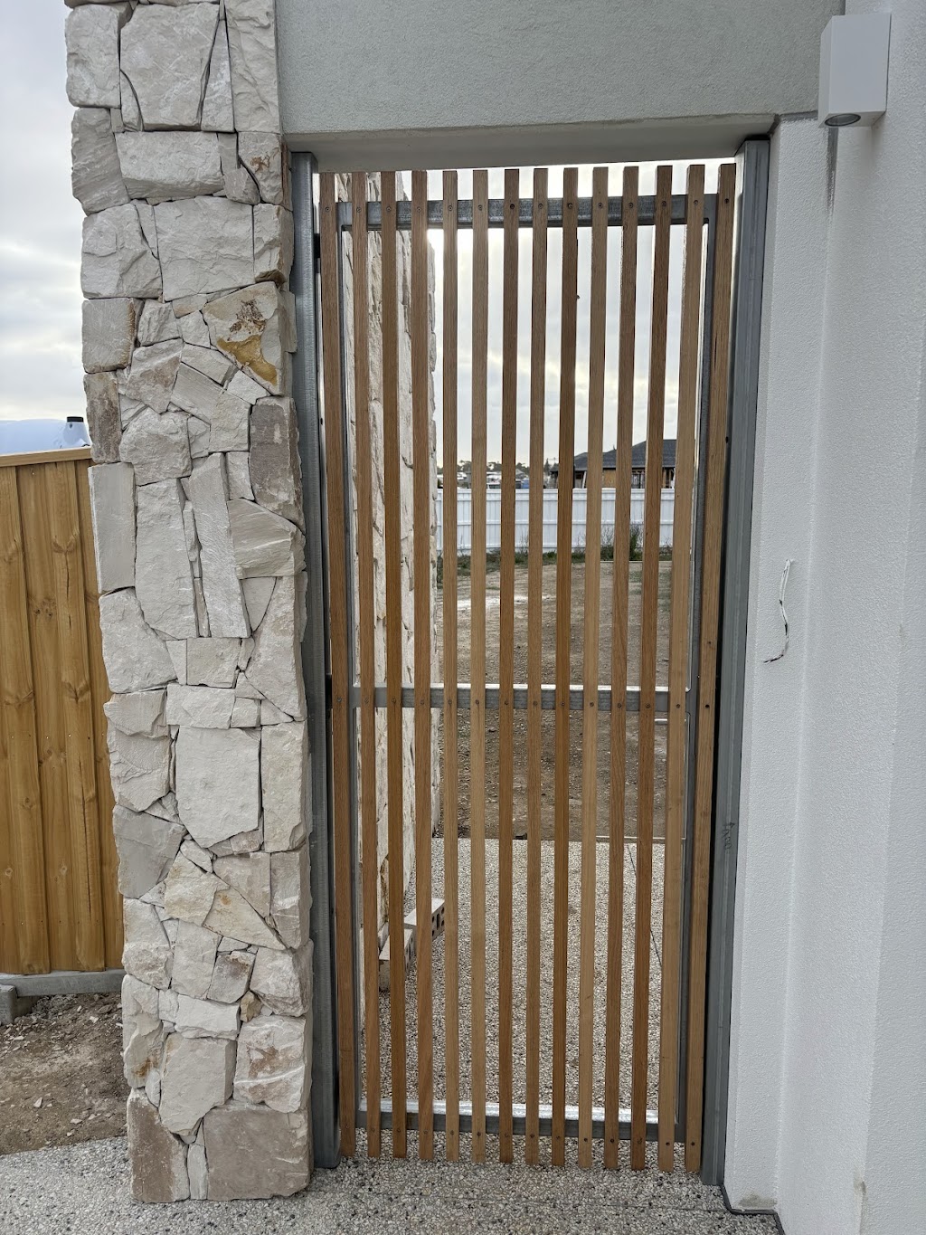 Nomad Fencing & Gates | 28 Cobains Rd, Sale VIC 3850, Australia | Phone: 0413 255 783