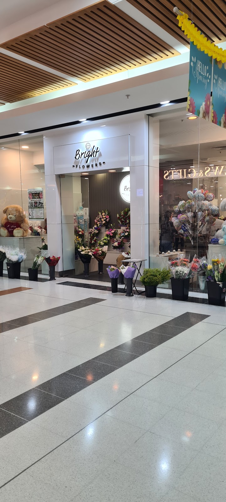 Bright Flowers Mount Annan | 9/11-13 Main St, Mount Annan NSW 2567, Australia | Phone: 0466 339 666