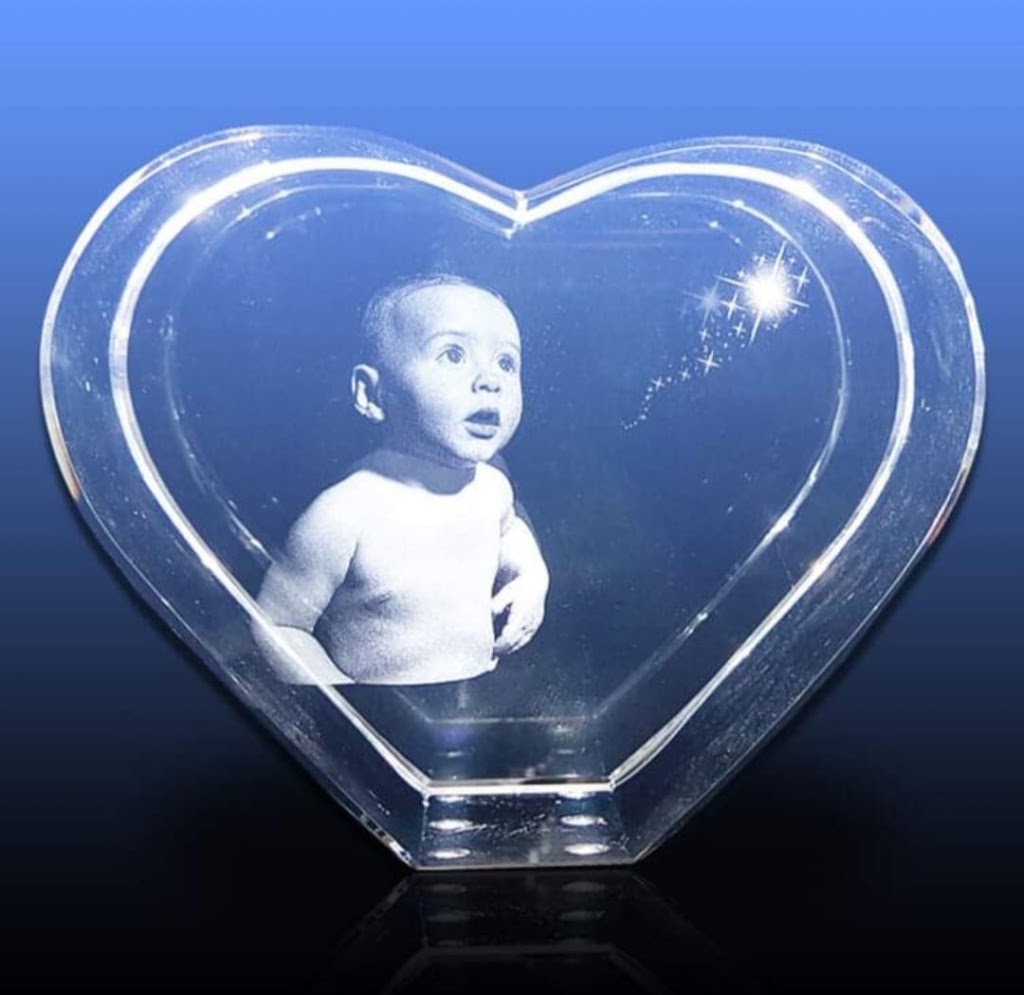 Vision3D - Crystal Photo & Engraving Specialists | 23 Fortune St, Scarborough QLD 4020, Australia | Phone: 1300 847 333