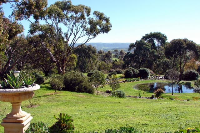 Austiny Bed and Breakfast | lodging | 62 Glassenbury Dr, Victor Harbor SA 5211, Australia | 0885526617 OR +61 8 8552 6617