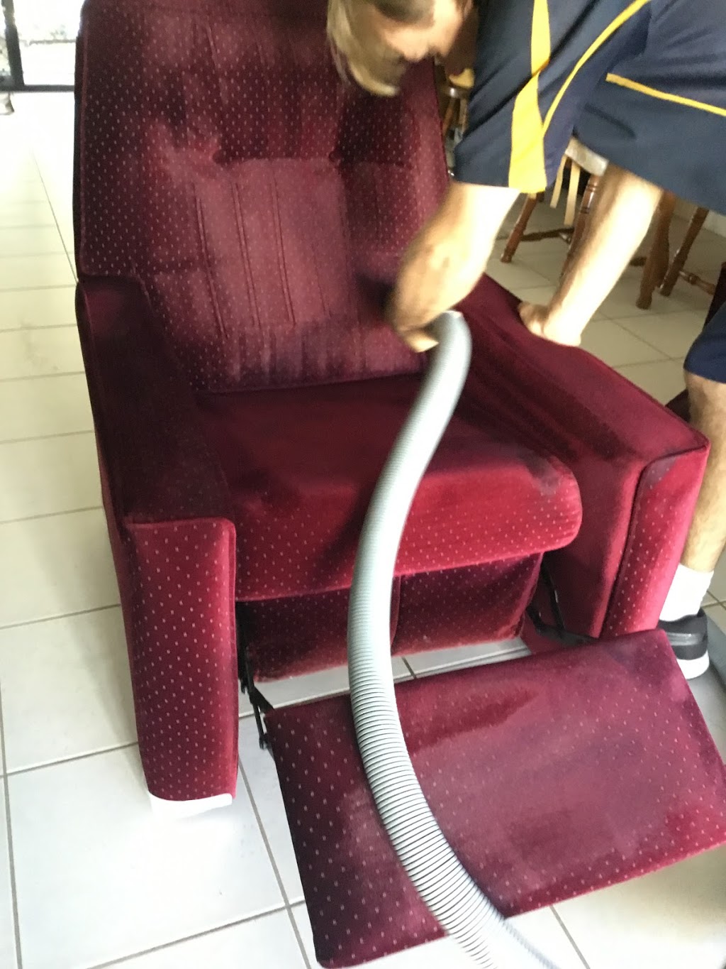 Deluxe Carpet Cleaners | 19 Wilson Ave, Albany Creek QLD 4035, Australia | Phone: 0412 763 956