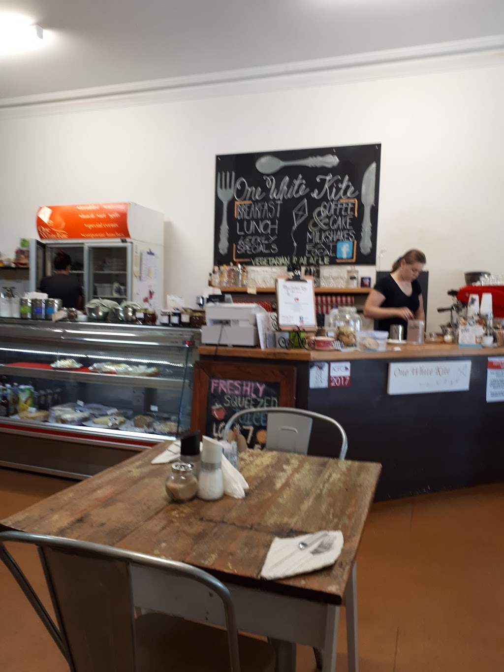 One White Kite | cafe | 94 Main St, Kapunda SA 5373, Australia | 0885663019 OR +61 8 8566 3019