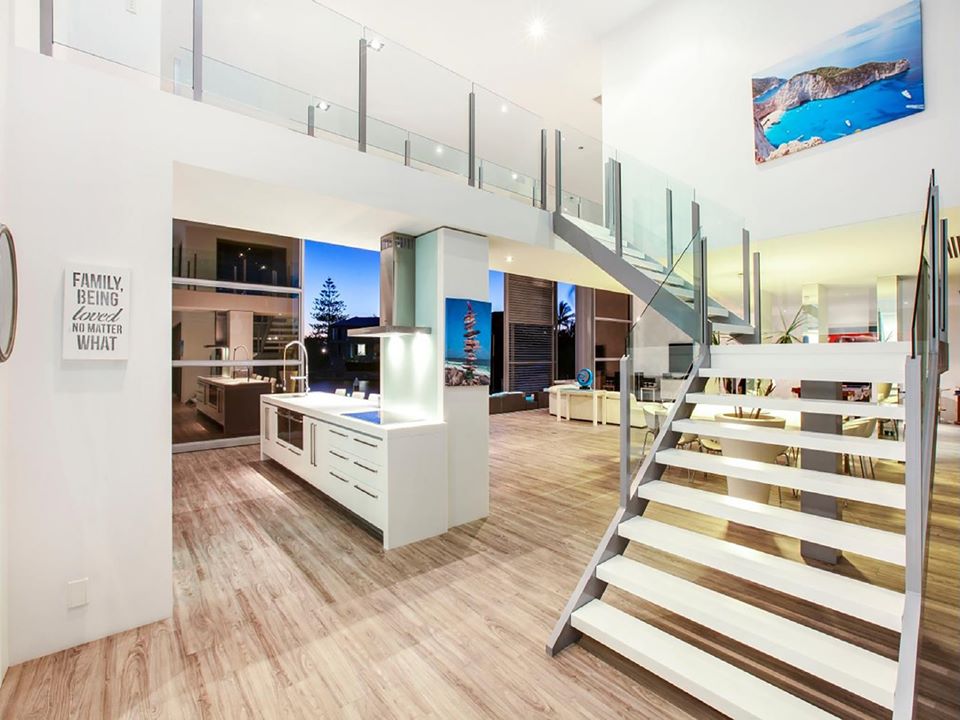 Luxury Waterfront Home | 68 The Promenade, Surfers Paradise QLD 4217, Australia | Phone: 0400 205 549