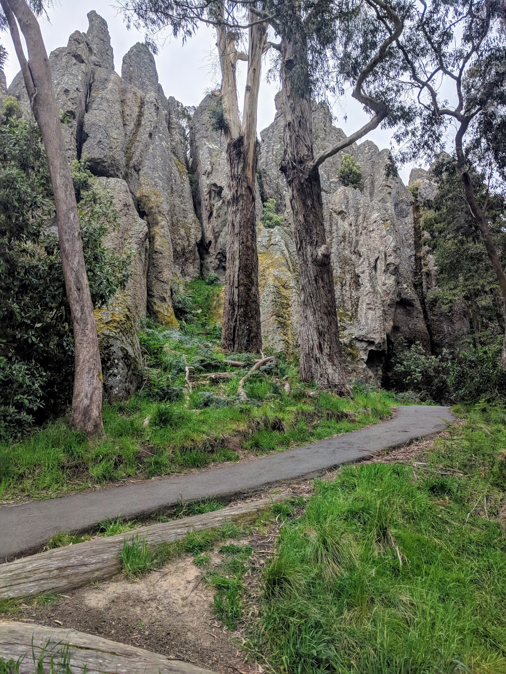 Hanging Rock | park | 139 S Rock Rd, Woodend VIC 3442, Australia | 1800244711 OR +61 1800 244 711