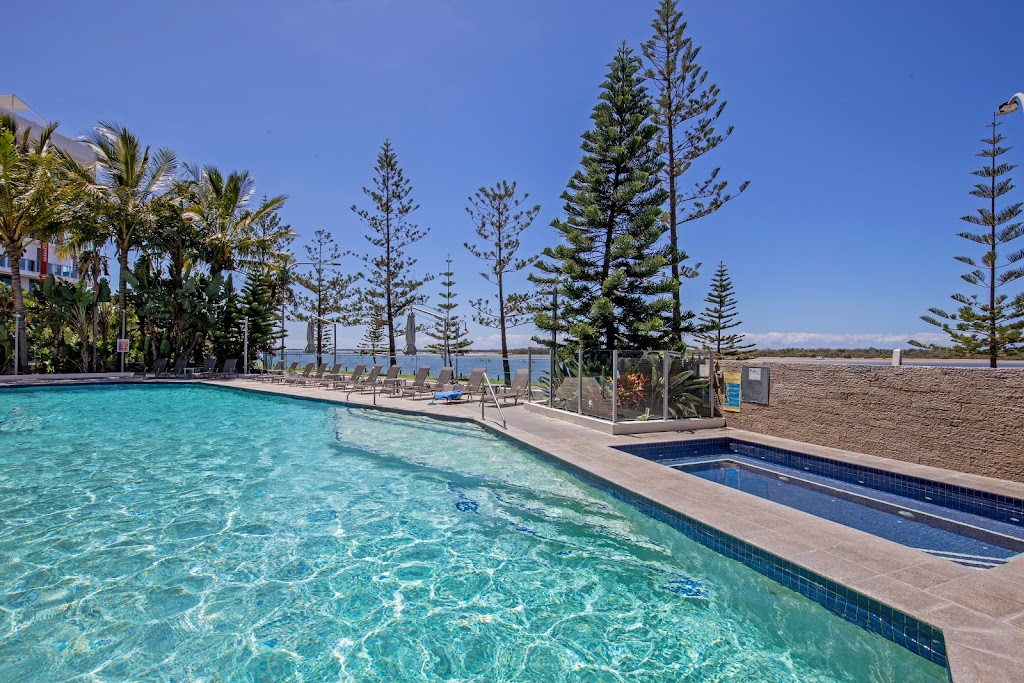 Silvershore Apartments On The Broadwater | 21 Brighton St, Biggera Waters QLD 4216, Australia | Phone: (07) 5500 2000