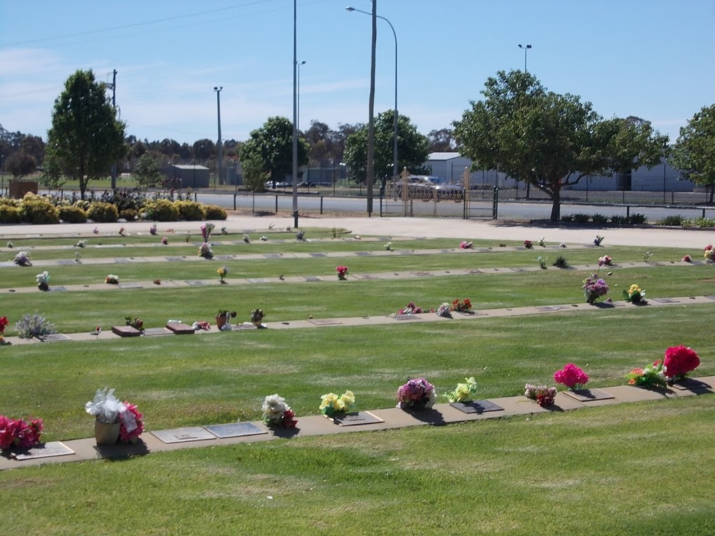 Moama Cemetery | Perricoota Rd, Moama NSW 2731, Australia