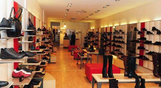 Stride Shoes | shoe store | 1 Howtree Pl, Floreat WA 6014, Australia | 0893837033 OR +61 8 9383 7033