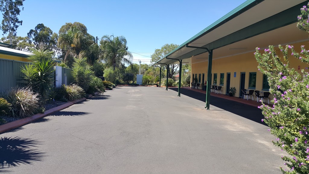 MOTEL CARNARVON ROMA | 18 Northern Rd, Roma QLD 4455, Australia | Phone: 1800 621 155