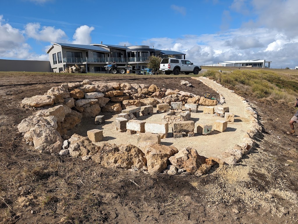Tower Hill Landscapes | 1 Anzac Ave, Koroit VIC 3282, Australia | Phone: 0439 626 464