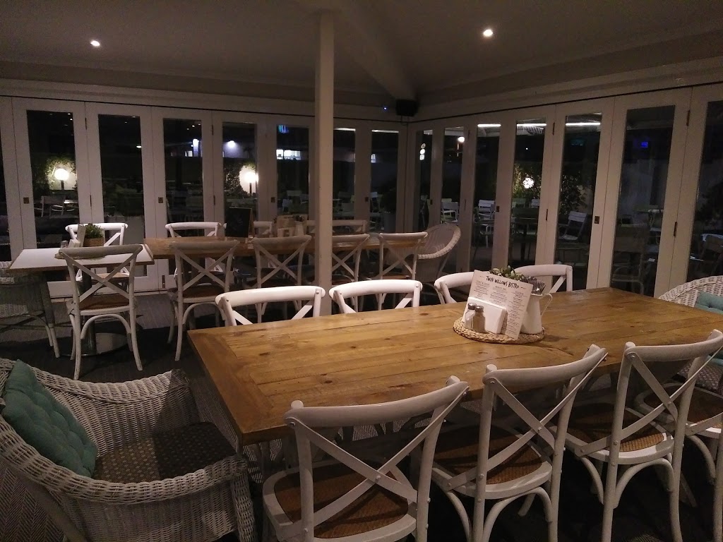 The Twin Willows Hotel Bistro | restaurant | 739 Hume Hwy, Bass Hill NSW 2197, Australia | 0297240637 OR +61 2 9724 0637