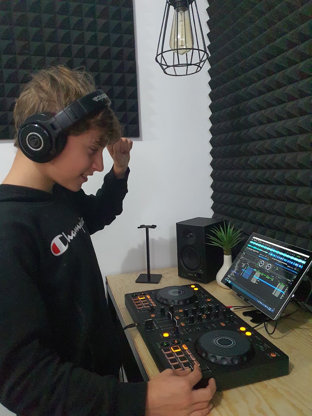 JNR Mixx Masters | kids DJ school | 81 Robey Ave, Middleton Grange NSW 2171, Australia | Phone: 0434 286 122