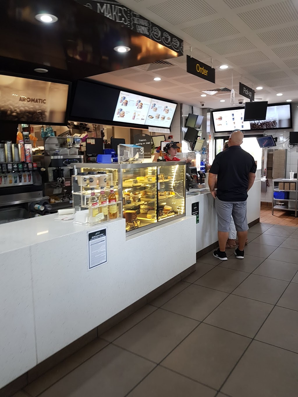 McDonalds Rocklea | meal takeaway | 39 Short St, Rocklea QLD 4106, Australia | 0732167353 OR +61 7 3216 7353