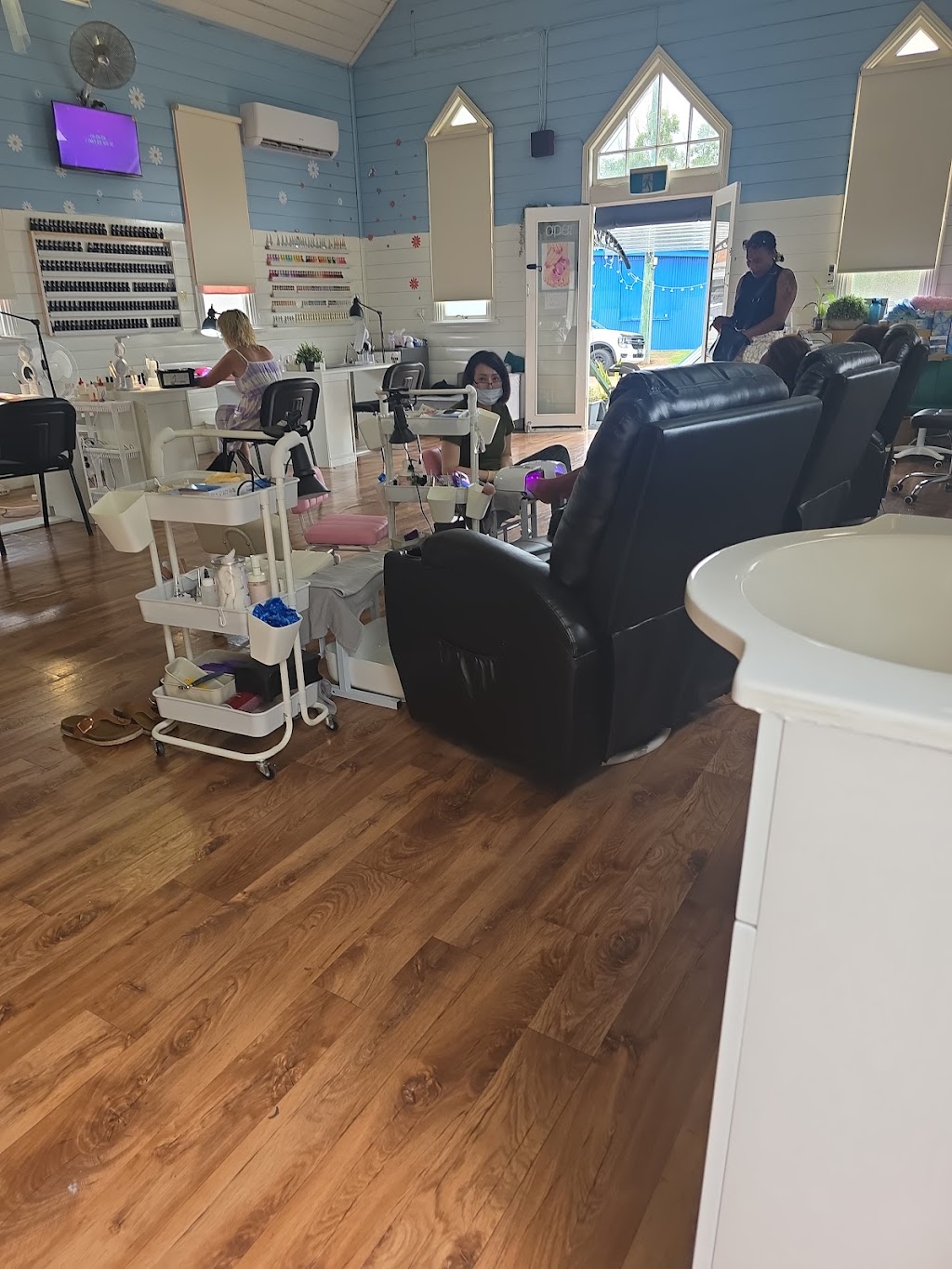 Lavi Nails &Beauty Laidley | 12 William St, Laidley QLD 4341, Australia | Phone: 0482 038 645