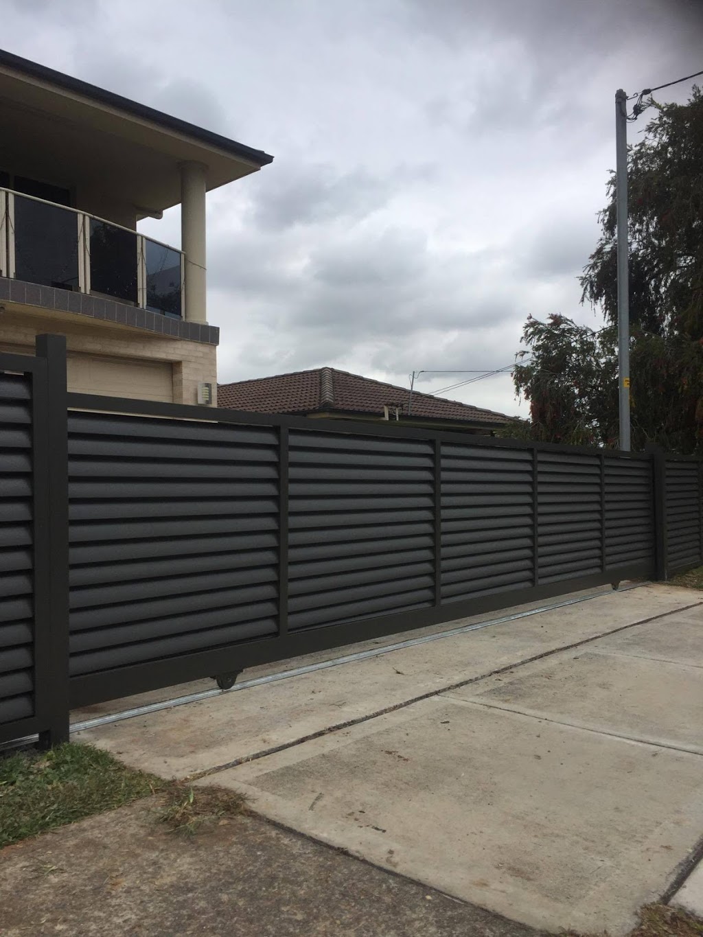 Stylish Gates and Fencing | Unit 6/48/50 Chadderton St, Lansvale NSW 2166, Australia | Phone: 0499 945 543