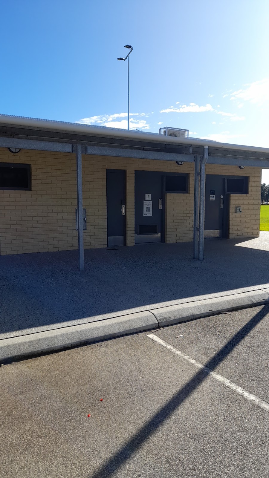 Belhaven Park Public Toilet | Quinns Beach Primary School, 5 James Cook Ave, Quinns Rocks WA 6030, Australia | Phone: 0449 561 932