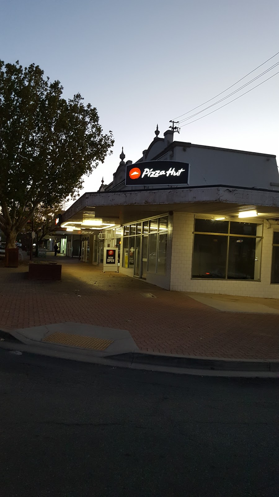 Pizza Hut Tumut | meal delivery | 35 Wynyard St, Tumut NSW 2720, Australia | 131166 OR +61 131166