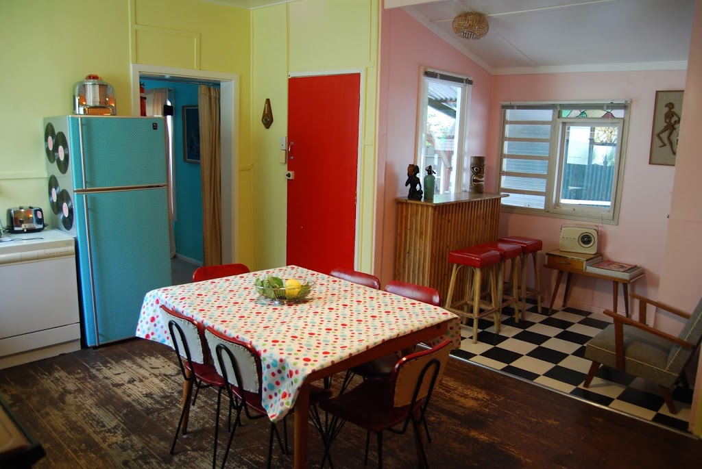 The ReTrO Shack | lodging | 4 Gordon St, Aldinga Beach SA 5173, Australia | 0434404860 OR +61 434 404 860