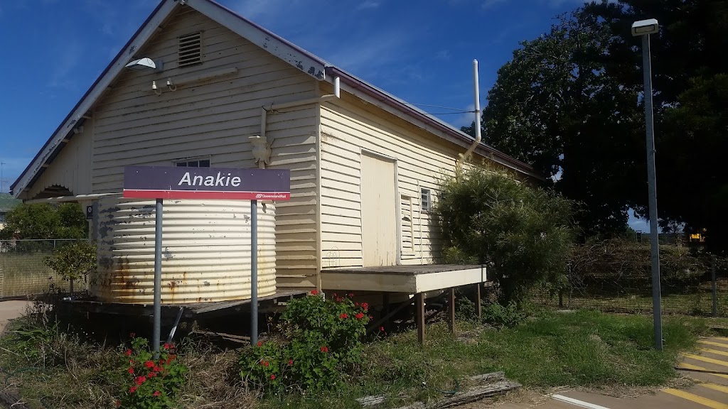 Anakie Gemfields Hotel Motel | 3 Richardson St, Anakie Siding QLD 4702, Australia | Phone: (07) 4985 4100